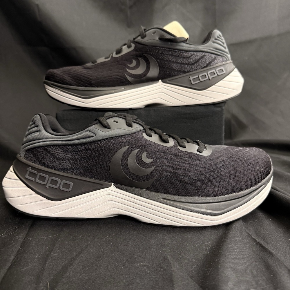 Topo Ultrafly 5 Mens Size 10.5 Black Charcol Athletic Running Shoes Sneakers